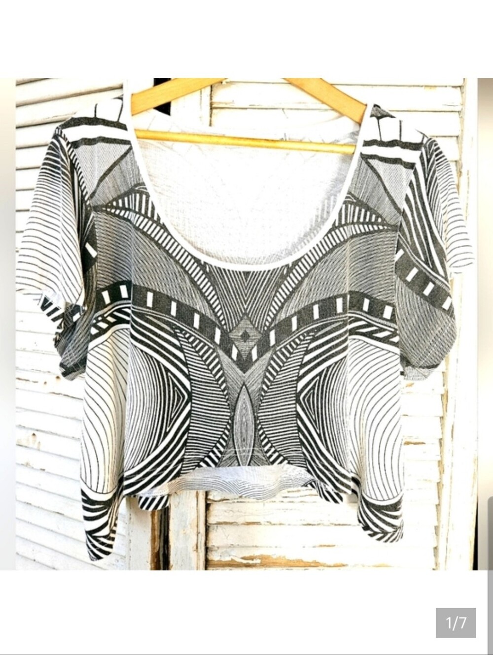 MINKPINK Black And White Cropped Graphic Tee Small